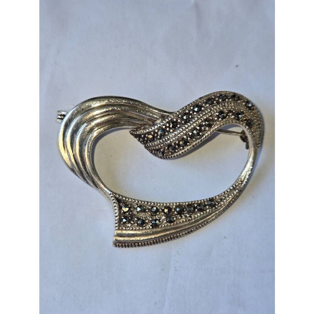 Vintage 925 Sterling Silver Marcasite Twisted Ribbon Heart Brooch Pin